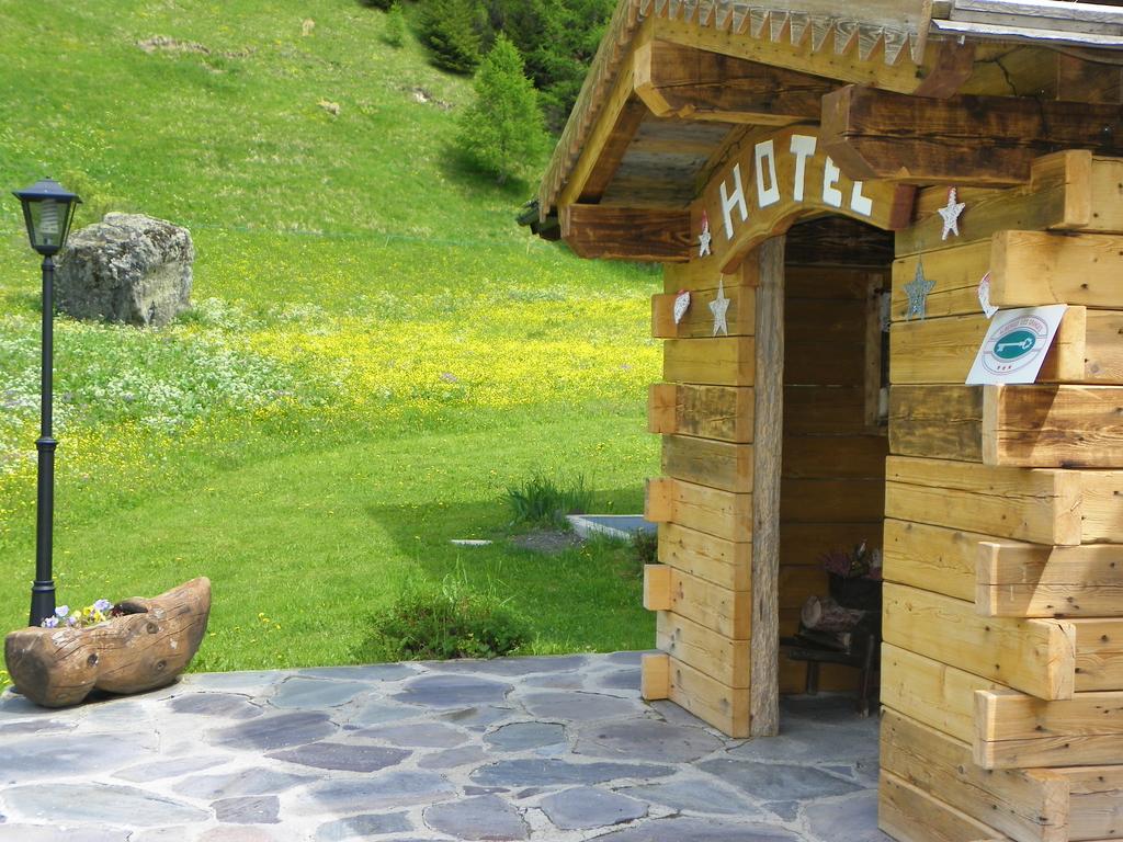 Hotel Les Granges Ла-Тюїль Екстер'єр фото